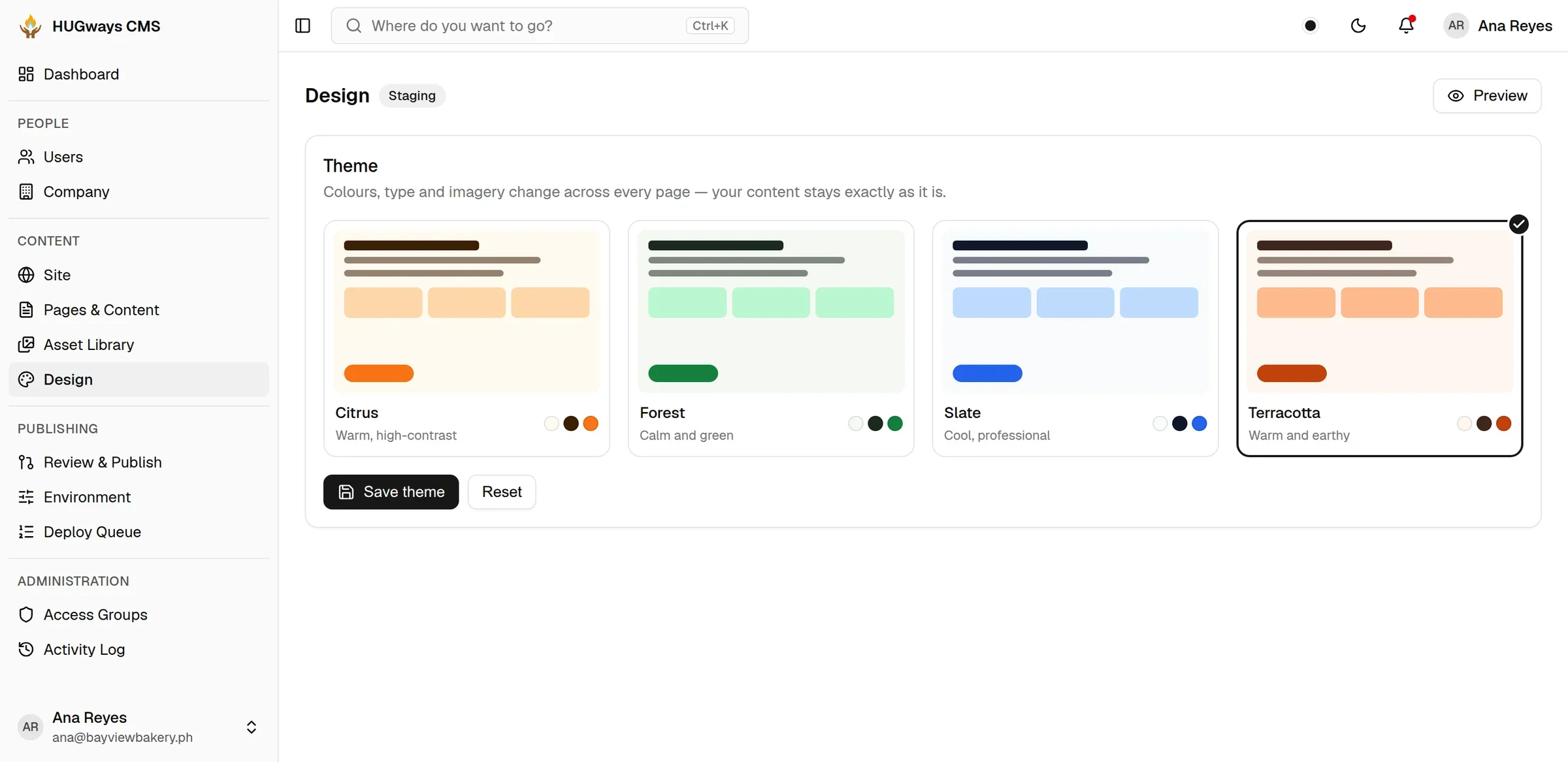 Design screen showing four theme cards with colour swatches